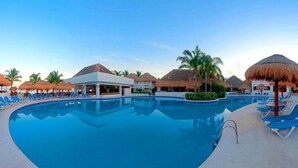 Pool - Sabor Cozumel Resort AND SPA (COZUMEL)