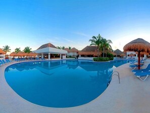 Outdoor pool - Sabor Cozumel Resort AND SPA (COZUMEL)