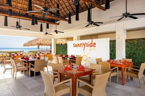 Outdoor dining - Sabor Cozumel Resort AND SPA (COZUMEL)