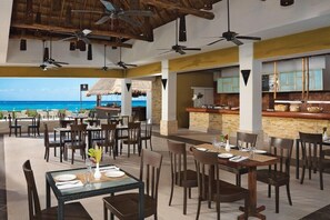 Outdoor dining - Sabor Cozumel Resort AND SPA (COZUMEL)