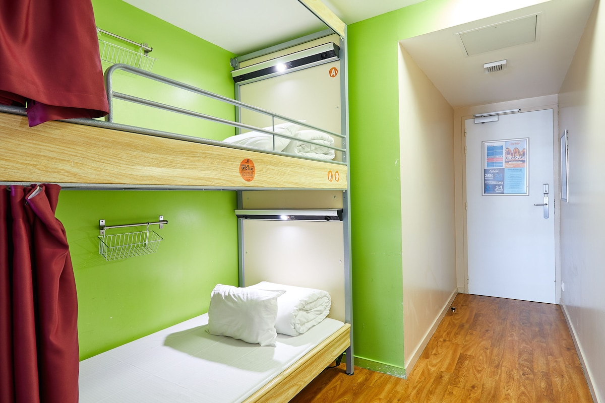 Private 4-Bedroom with Shared Bathroom