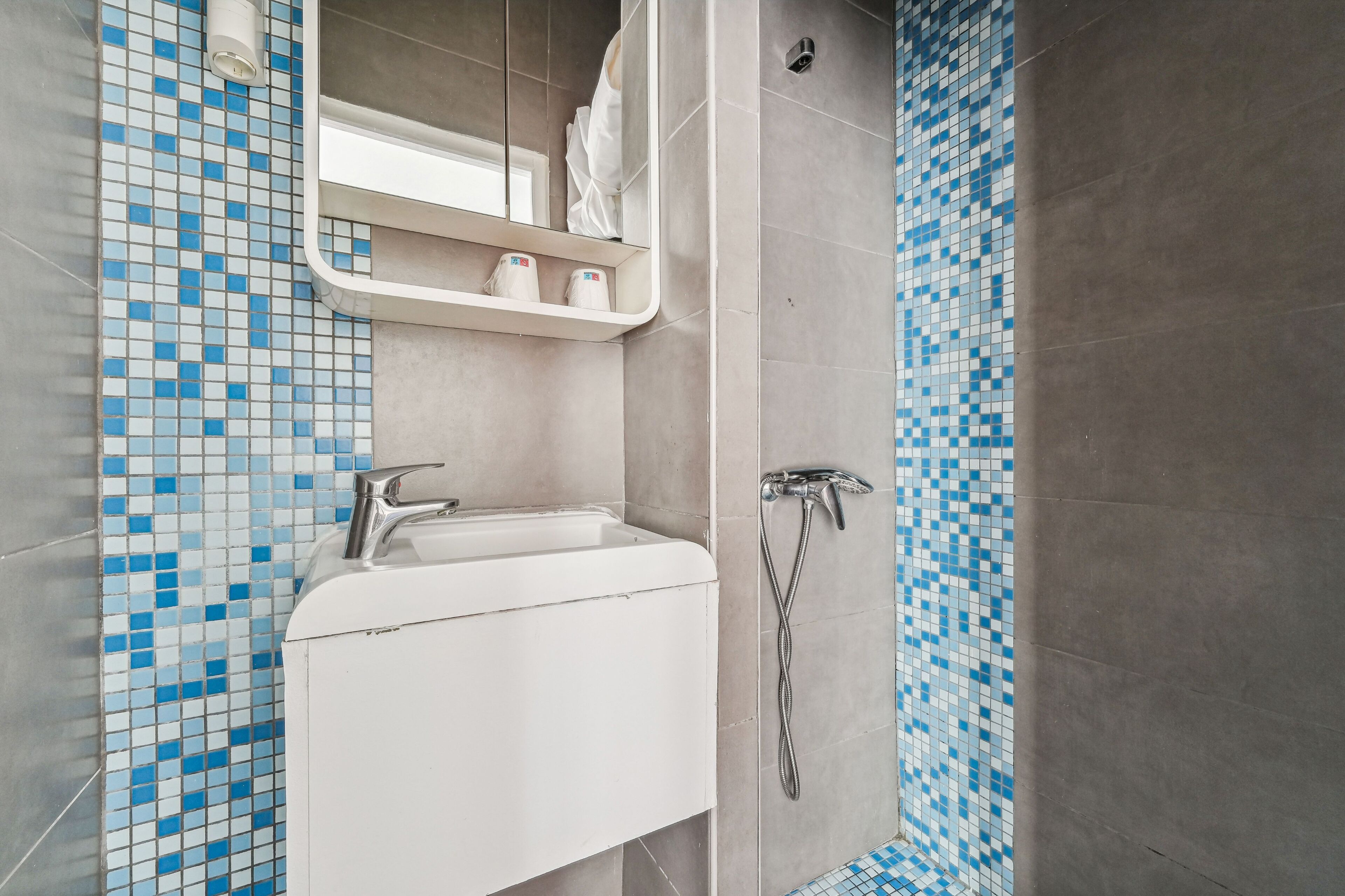 Classic Double Room, 1 Queen Bed, Private Bathroom | In-room safe, free WiFi, bed sheets