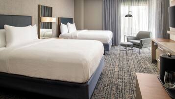 Executive suite, 2 queensize bedden | Luxe beddengoed, een bureau, een laptopwerkplek