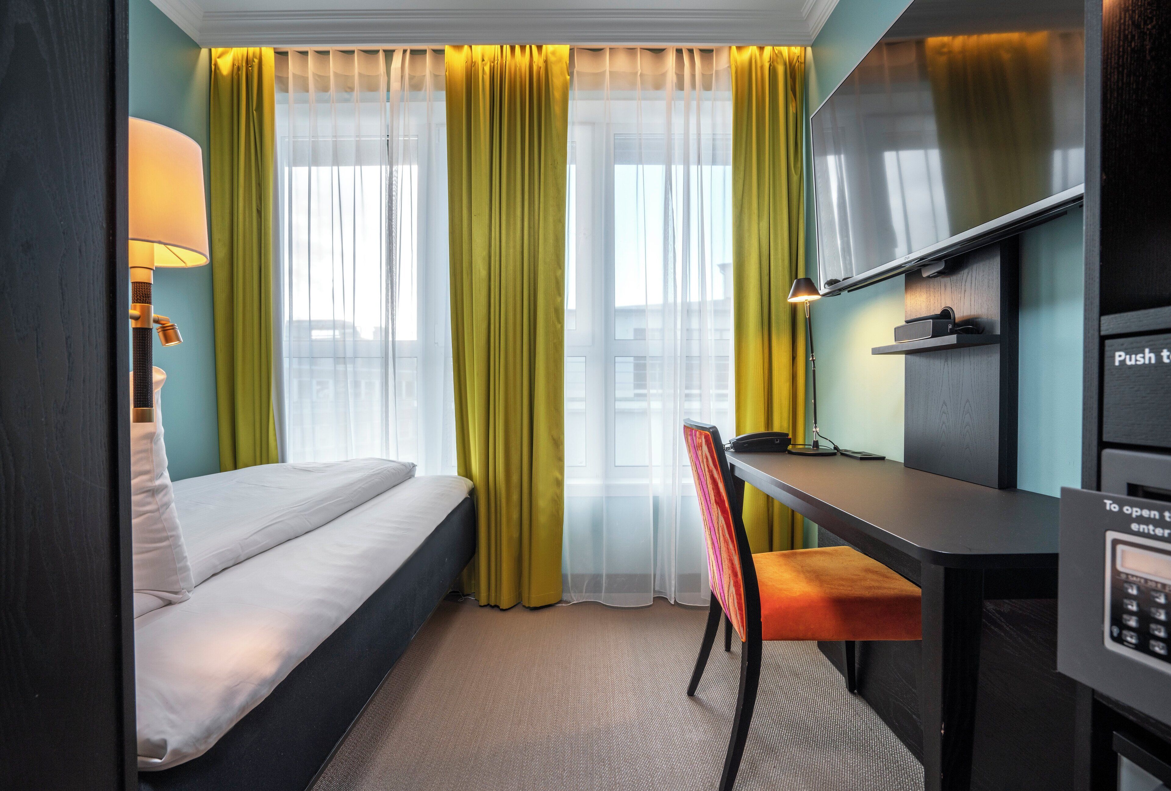 1 bedroom, premium bedding, pillow-top beds, minibar