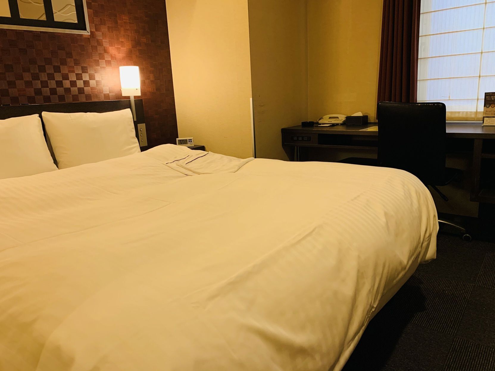 Escrivaninha, cortinas blackout, Wi-Fi de cortesia, roupa de cama