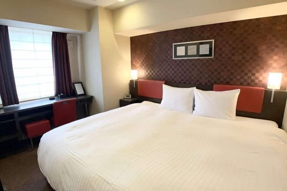 Desk, blackout curtains, free WiFi, bed sheets