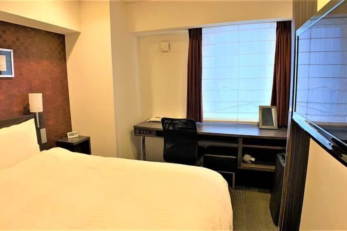 Desk, blackout curtains, free WiFi, bed sheets