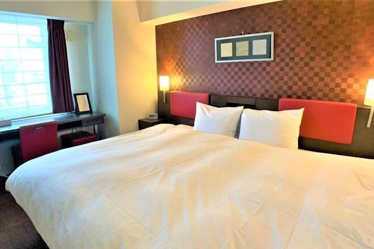 Desk, blackout curtains, free WiFi, bed sheets