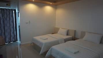 Standard Twin Room | Desk, free WiFi