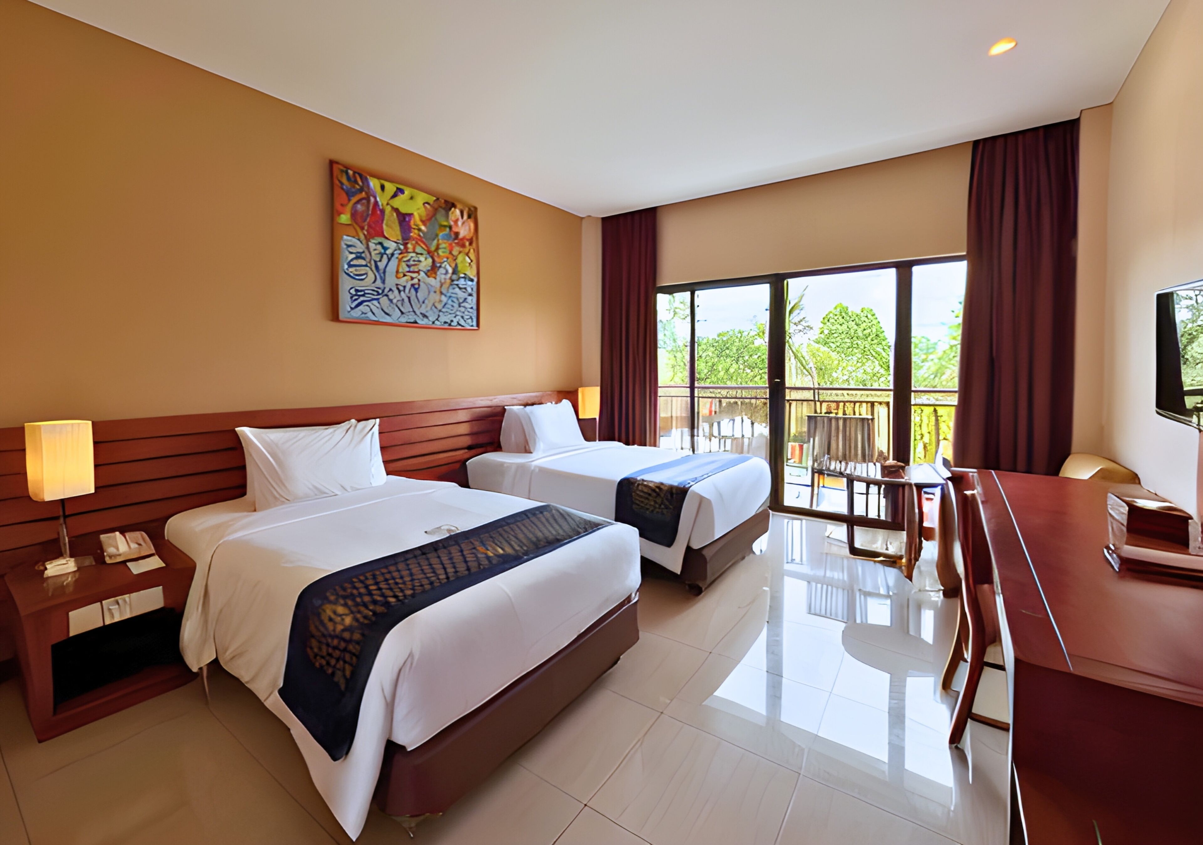 ห้องดีลักซ์ | เครื่องนอนระดับพรีเมียม, มินิบาร์, ตู้นิรภัยในห้องพัก, โต๊ะทำงาน