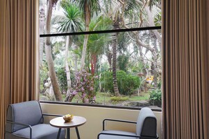 Ropa de cama de alta calidad y minibar