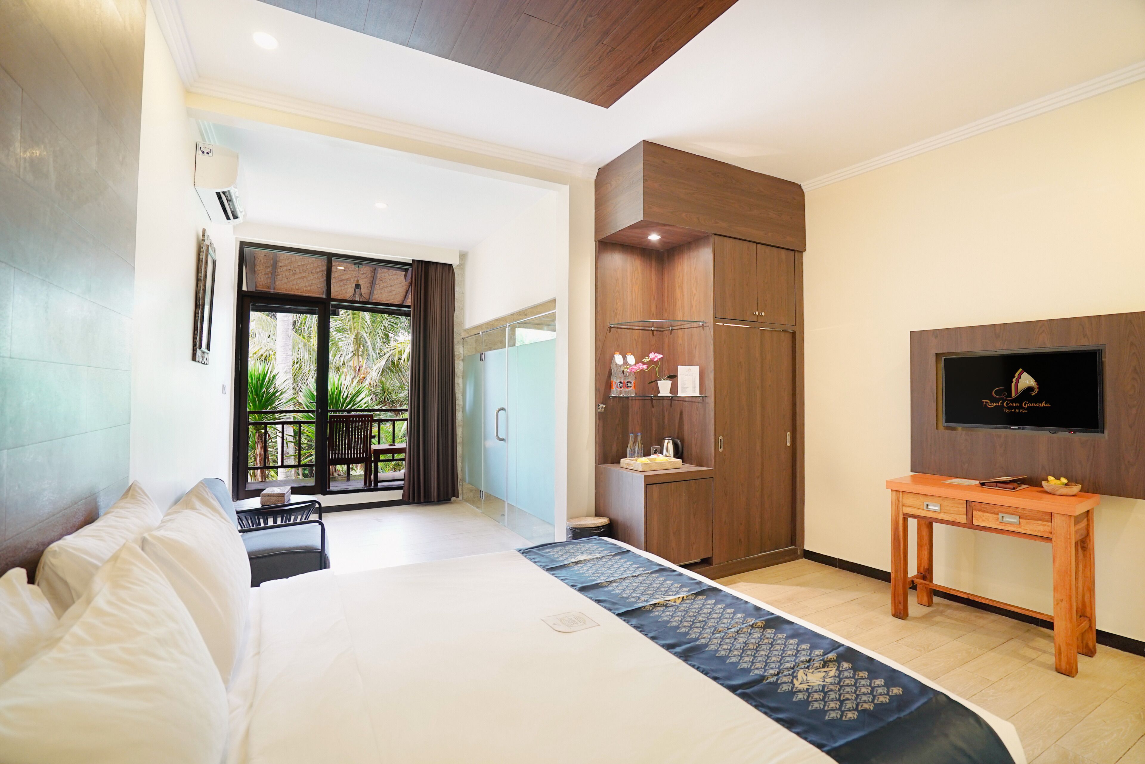 grand deluxe queen room | 1 bedroom, premium bedding, minibar, in-room safe