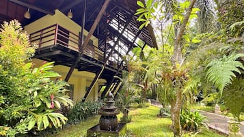 Grand Deluxe Garden View | Garden view