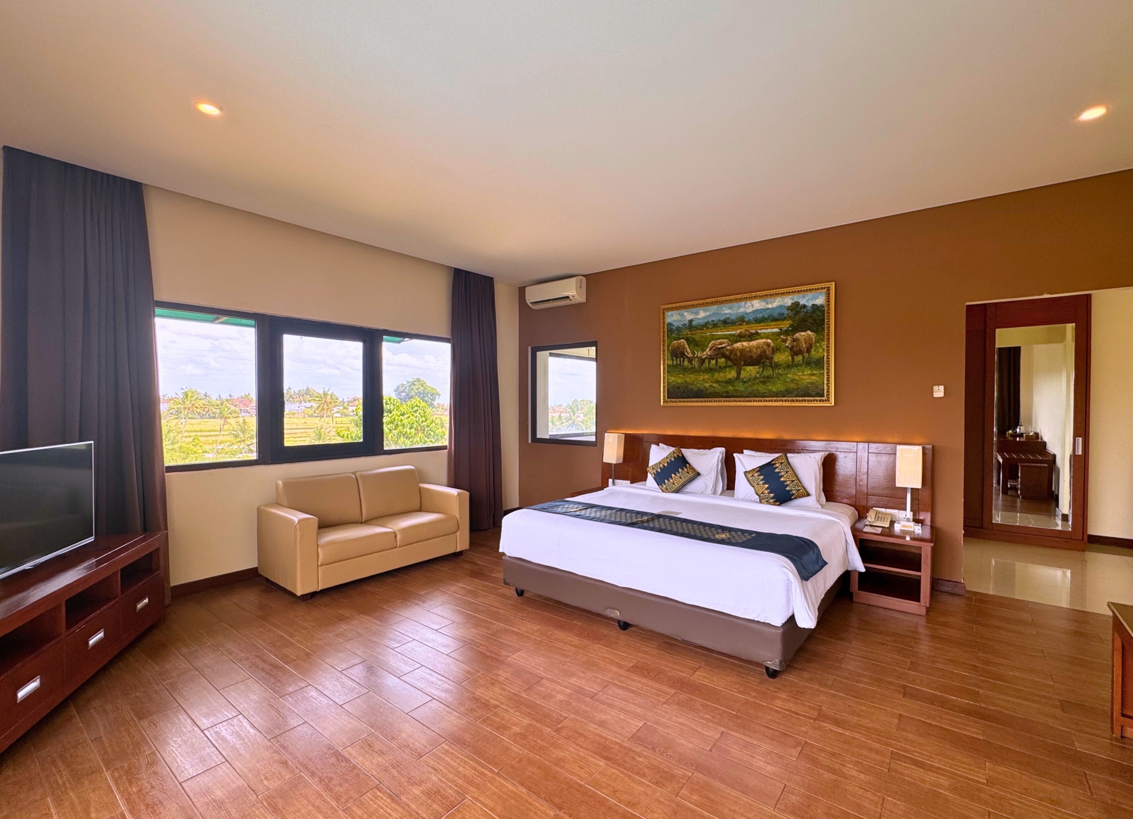 Suite Room | Ropa de cama de alta calidad, minibar, caja fuerte y escritorio