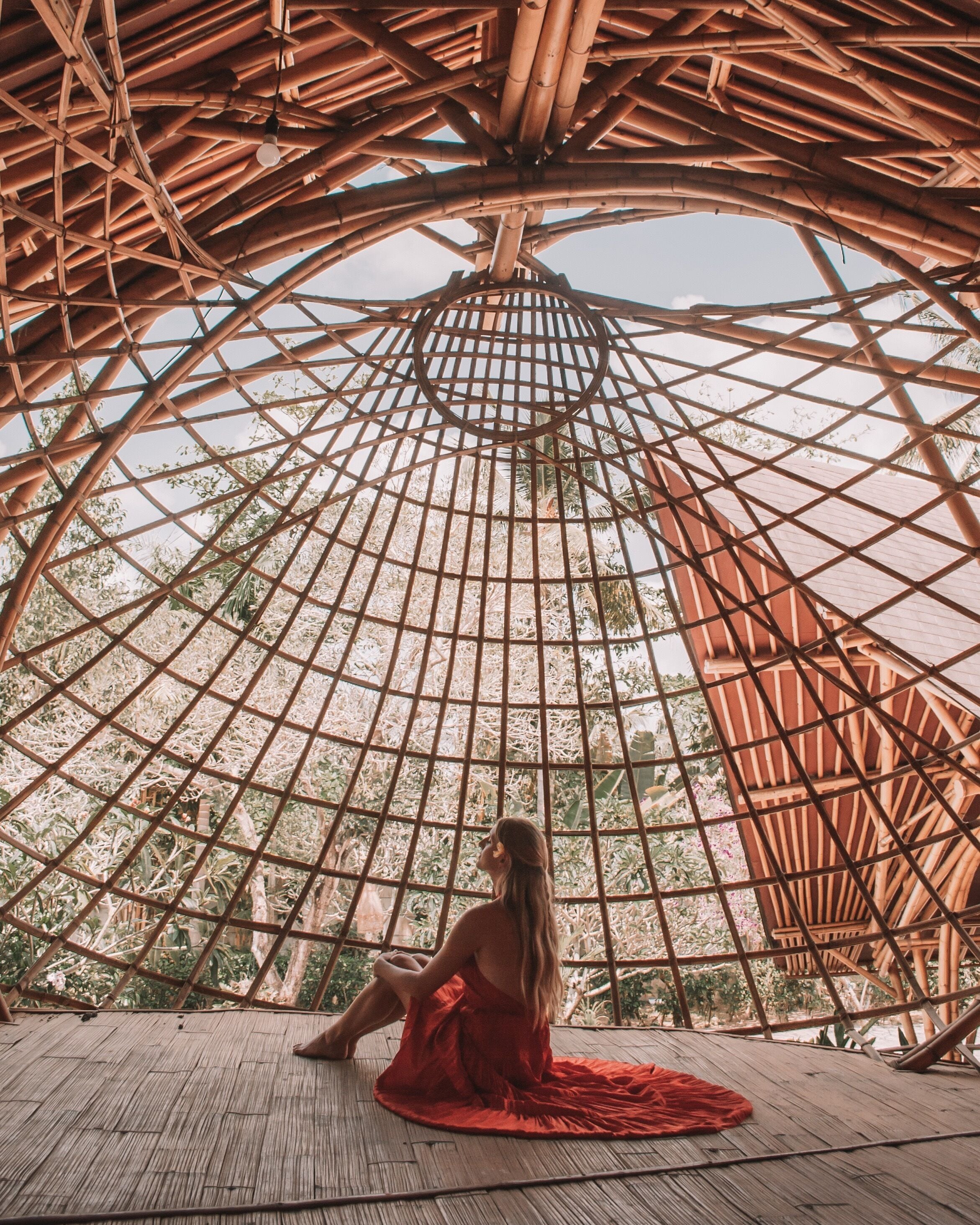 2 من المطاعم، حيث تُقدم وجبات الإفطار، الغداء، العشاء، الأطباق العالمية