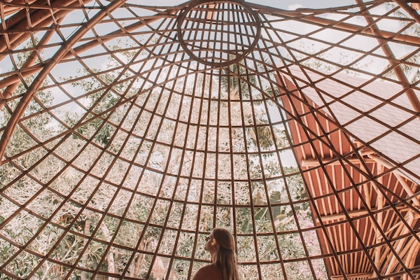 2 restoran, melayani sarapan, makan siang; sajian masakan internasional