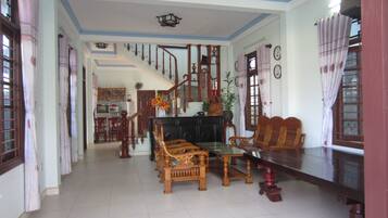 Área de estar no saguão