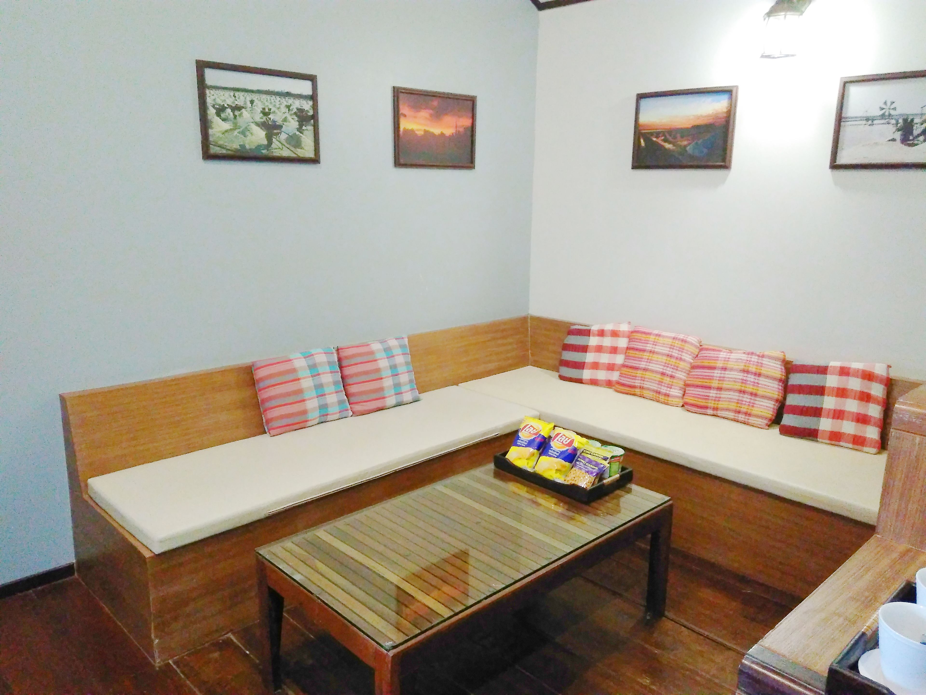 Family Suite | Living room | 32-inch LED TV with cable channels, TV