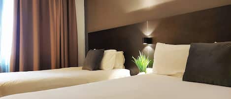 Triple Room Deluxe | Desk, free WiFi