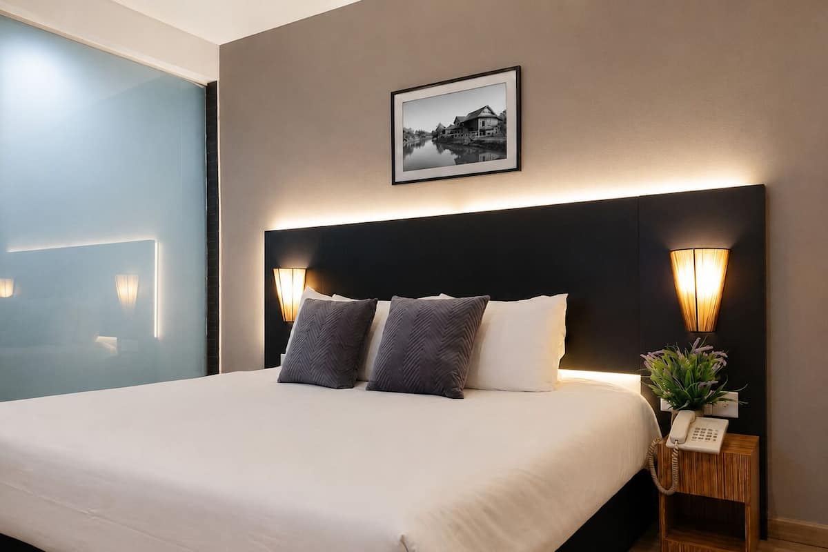 Rom – standard, 1 kingsize-seng, ingen vinduer | Skrivebord og wi-fi (inkludert)