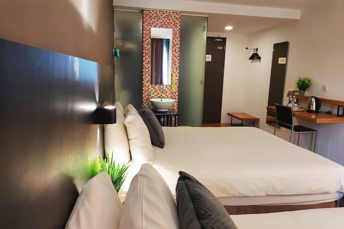 deluxe twin | desk, rollaway beds, free wifi