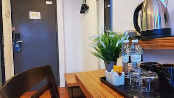 高級客房, 1 張特大雙人床 | 書桌、免費 Wi-Fi