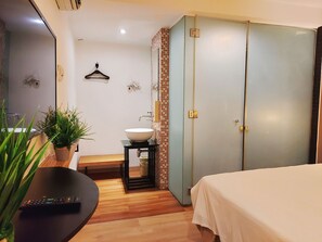Standard King ( No Window) | Desk, free WiFi - The Leverage Lite Hotel - Kuala Kedah (Alor Setar)