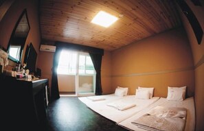 Habitación familiar (4 people) | Cortinas opacas y wifi gratis