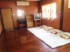 Rollaway beds, free WiFi - NR Homestay (Amphawa)