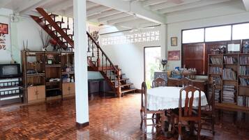 5 Bedrooms House | In-room dining