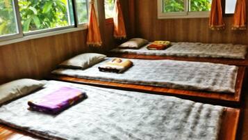 Quadruple Room, Private Bathroom | Rollaway beds, free WiFi