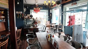 아침 식사, 점심 식사, 저녁 식사 제공, 세계 요리