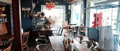 Breakfast, lunch, dinner served; international cuisine