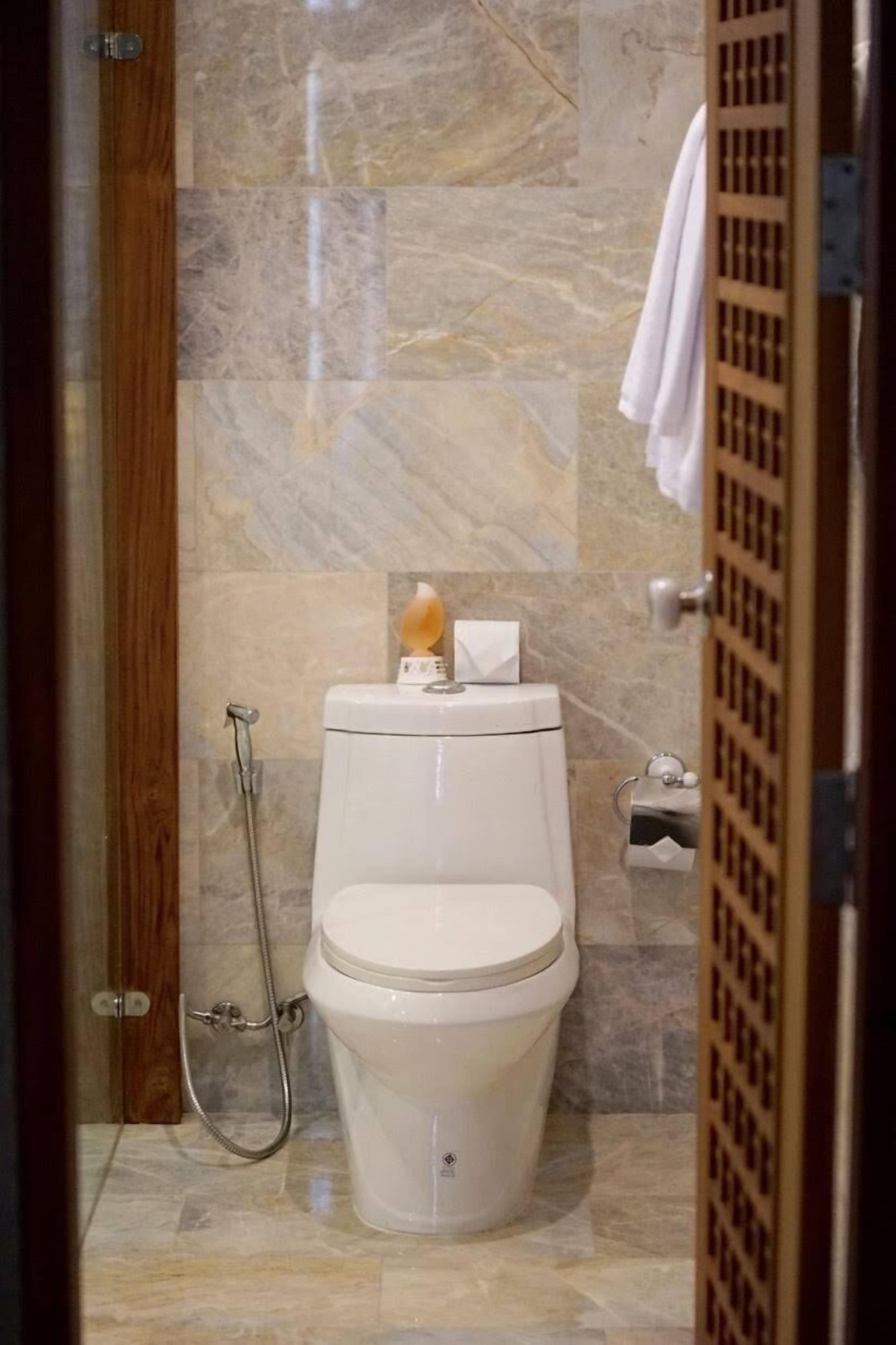 grand suite 2 bedroom | bathroom | shower, rainfall showerhead, free toiletries, hair dryer