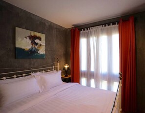 Junior Suite | Desk, blackout drapes, free cribs/infant beds, free WiFi - House of Passion Amphawa (Amphawa)