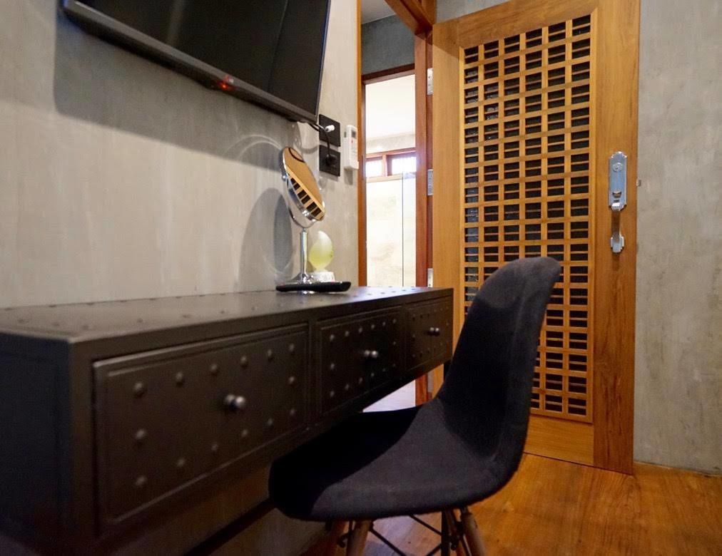 grand suite 2 bedroom | desk, blackout curtains, free cots/infant beds, free wifi