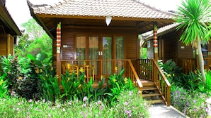Unclassified image, 3 of 64, button - DMas Huts Lembongan (Lembongan Island)