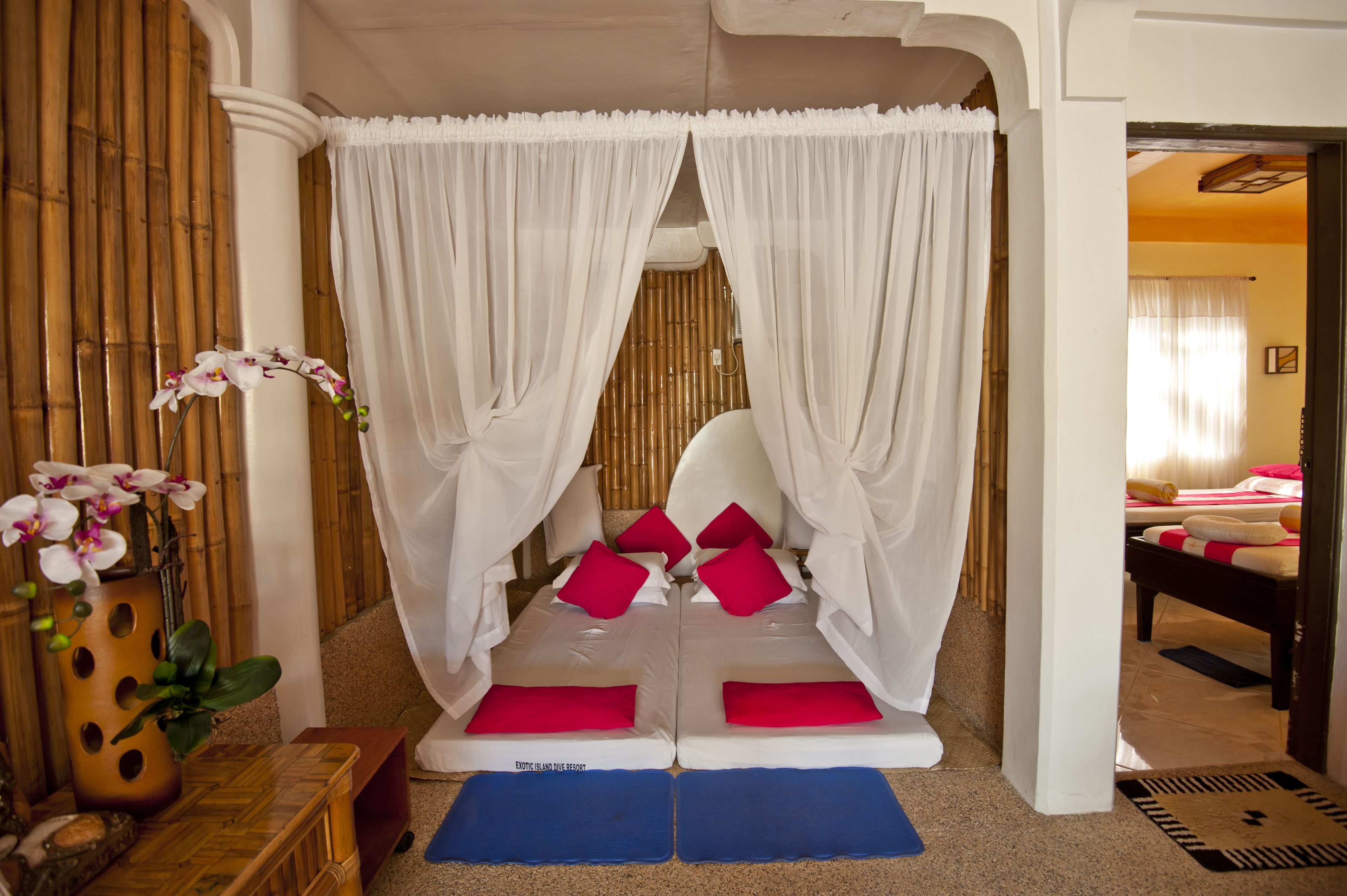 Swedish massages, Thai massages, 1 treatment room