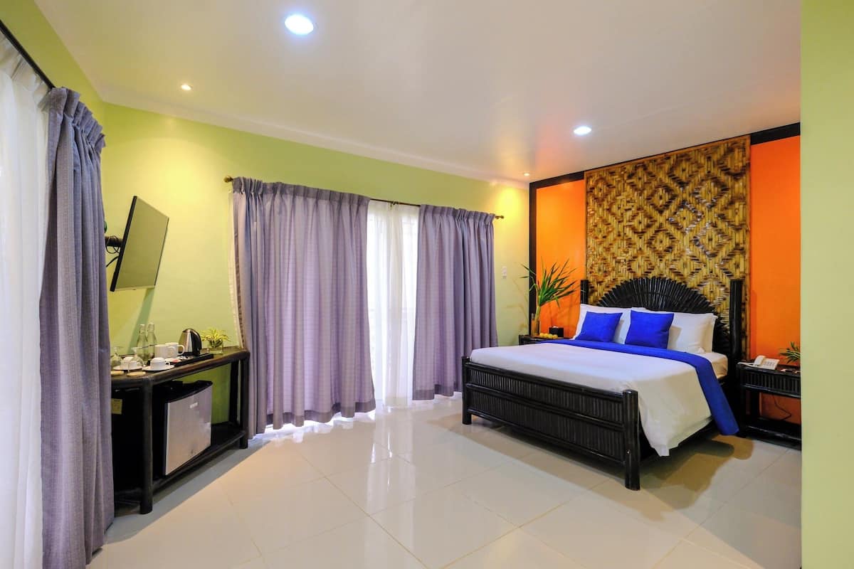 Minibar, desk, laptop workspace, bed sheets