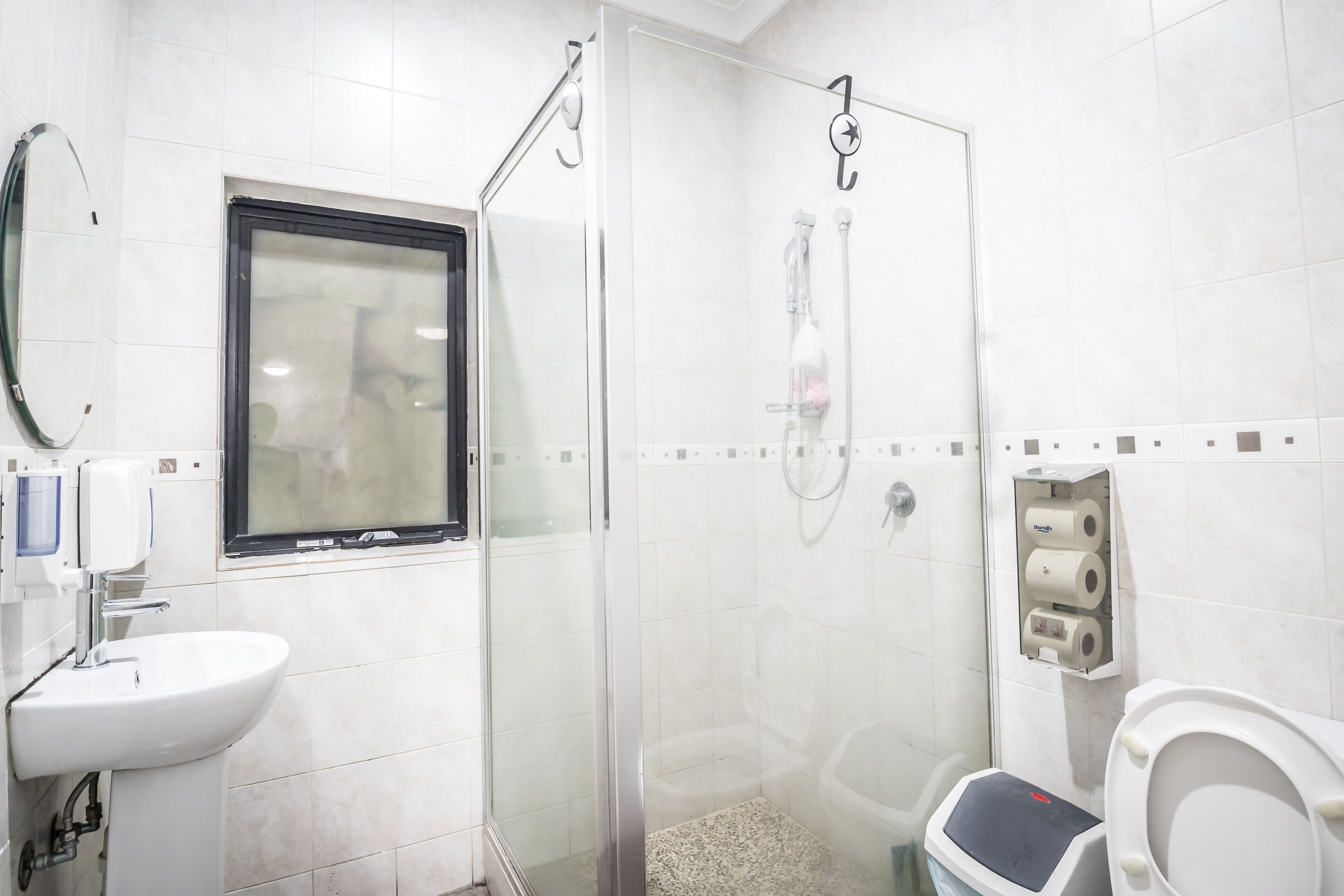 Photo - Downtown Backpackers Hostel - note - Valid Passport required for check in