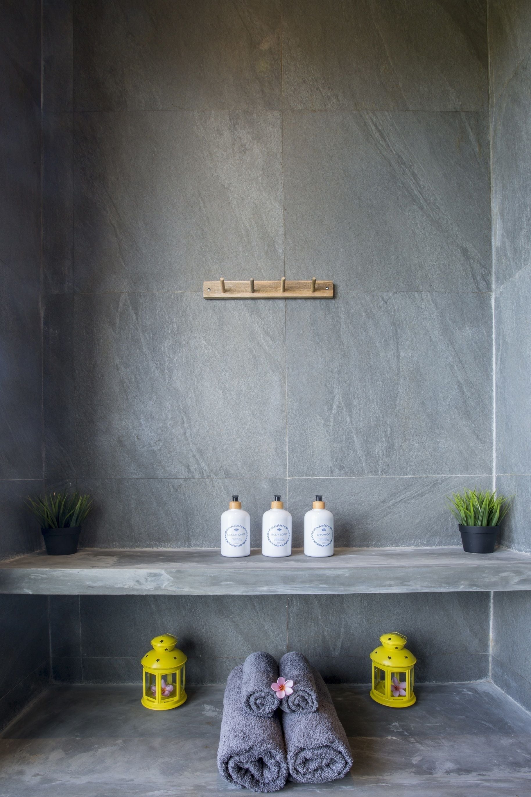 valley view haven | bathroom amenities | free toiletries, hair dryer, bathrobes, slippers