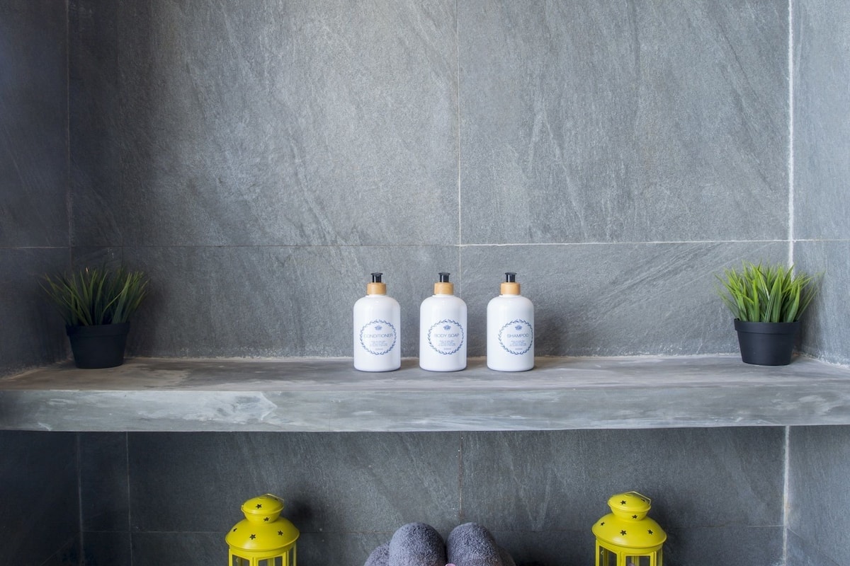 valley view haven | bathroom amenities | free toiletries, hair dryer, bathrobes, slippers