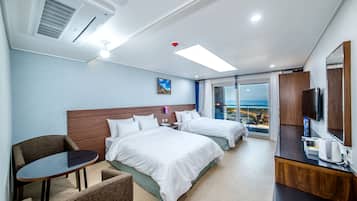 Chambre Quadruple, terrasse | Rideaux occultants, Wi-Fi gratuit, draps fournis