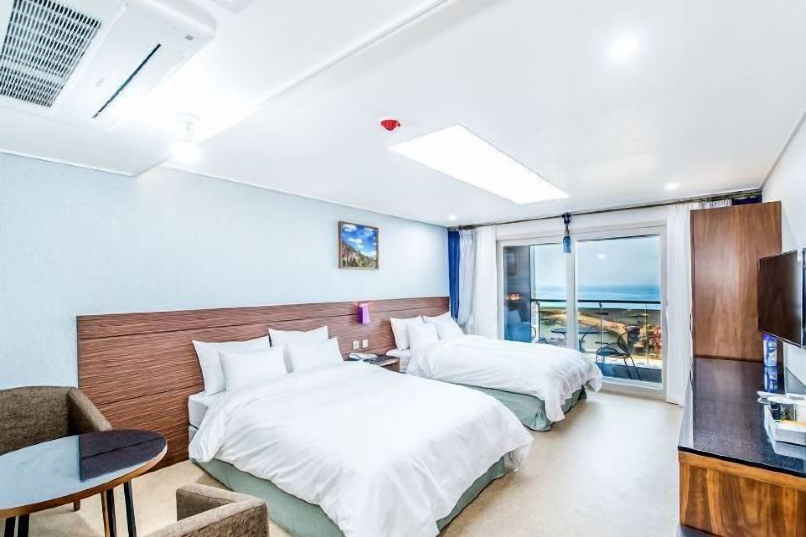 Blackout curtains, free WiFi, bed sheets