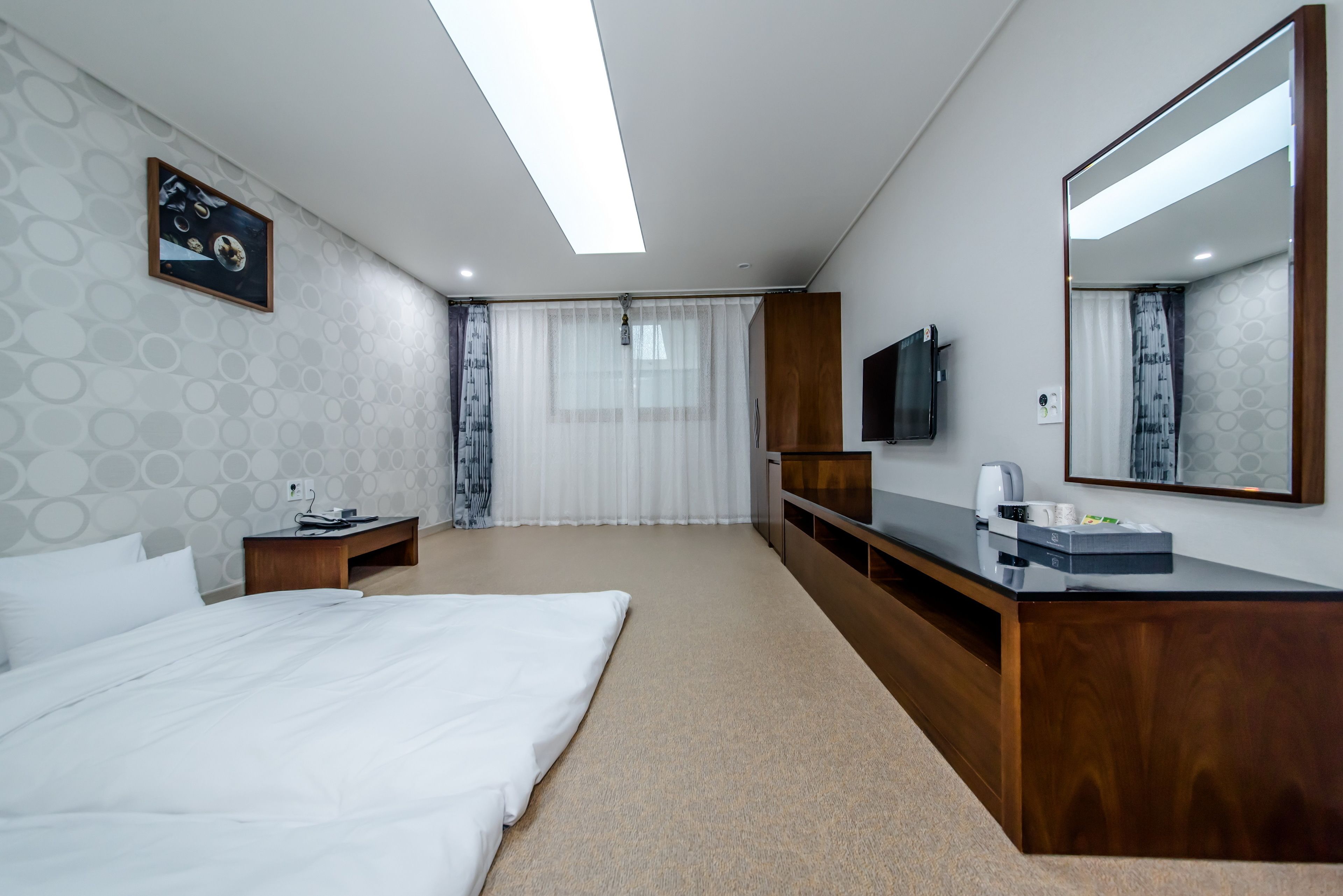 traditional room | blackout curtains, free wifi