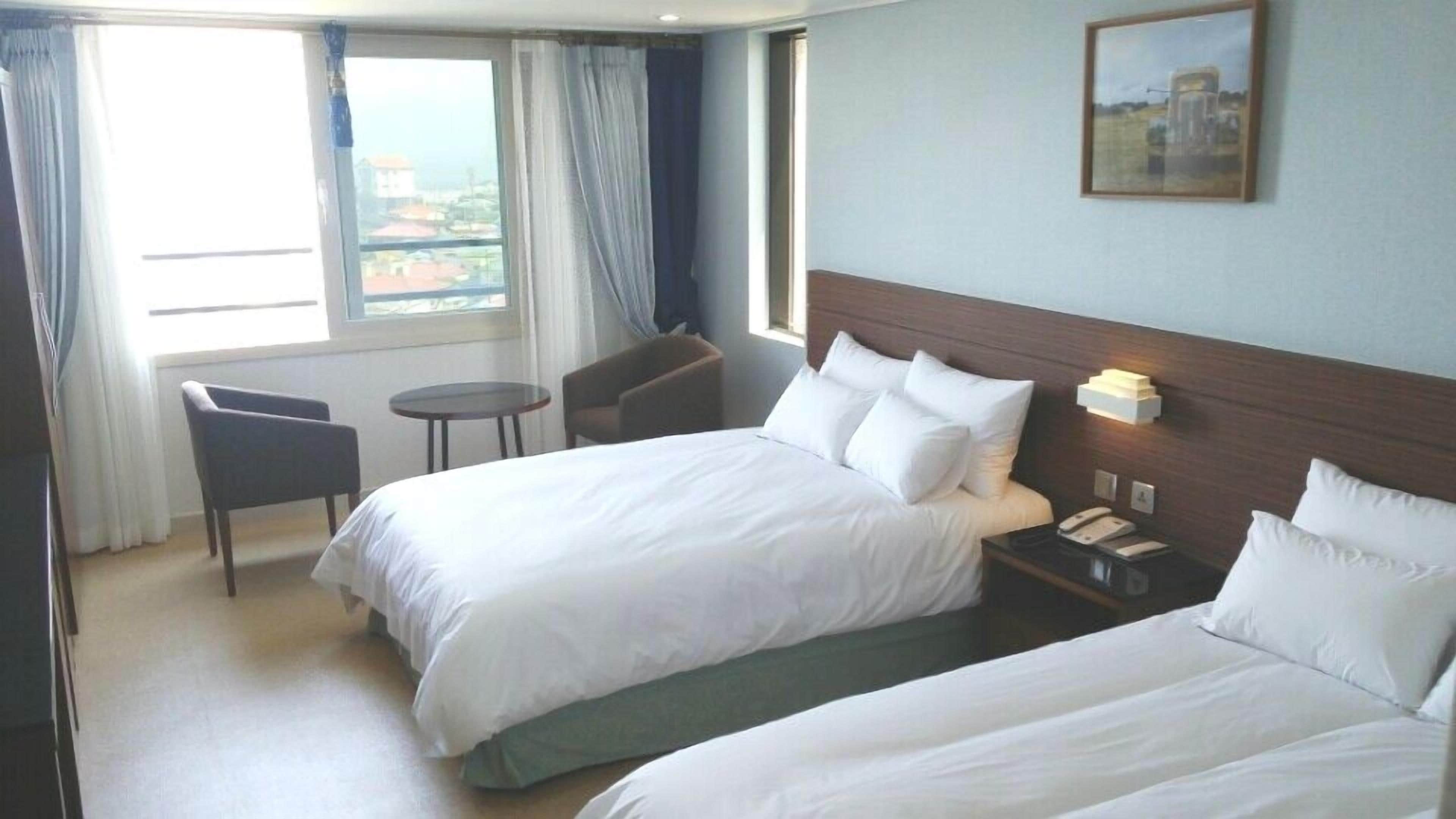 quadruple room | blackout curtains, free wifi