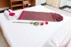 Standard Double Room, 1 King Bed, Non Smoking, Private Bathroom | Desk, free WiFi - The Garden Place (Nonthaburi)