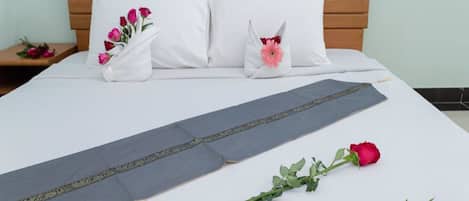 Habitación doble estándar, 1 cama King size, para no fumadores, baño privado | Escritorio y wifi gratis