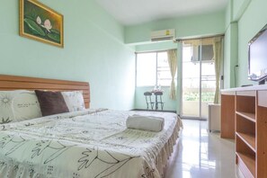 标准双人房, 1 张特大床, 无烟房, 私人浴室 | 办公桌、免费 WiFi