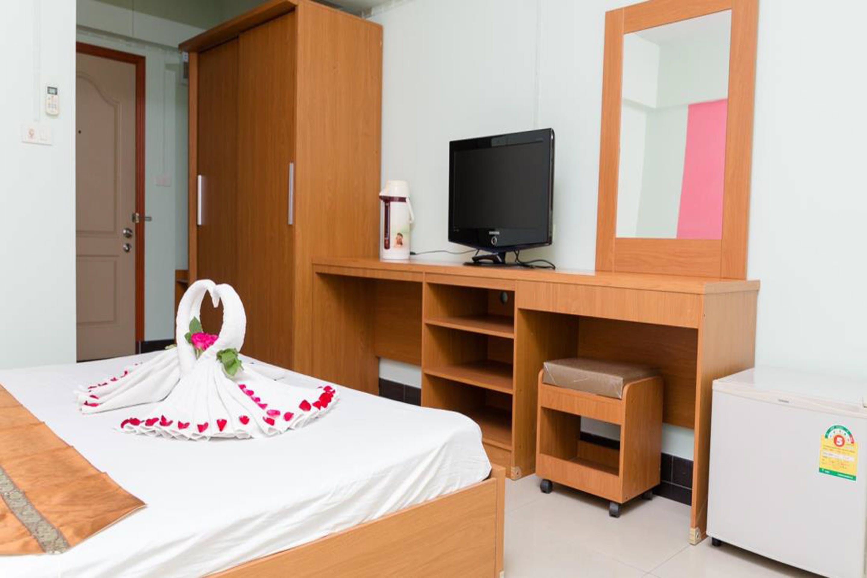 标准双人房, 1 张特大床, 无烟房, 私人浴室 | 办公桌、免费 WiFi